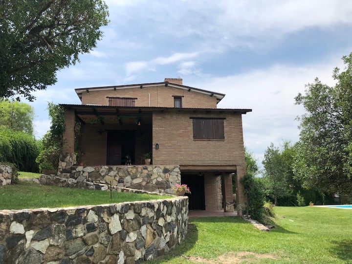 Hermosa Casa Serrana Con Pileta Privada - Alta Gracia