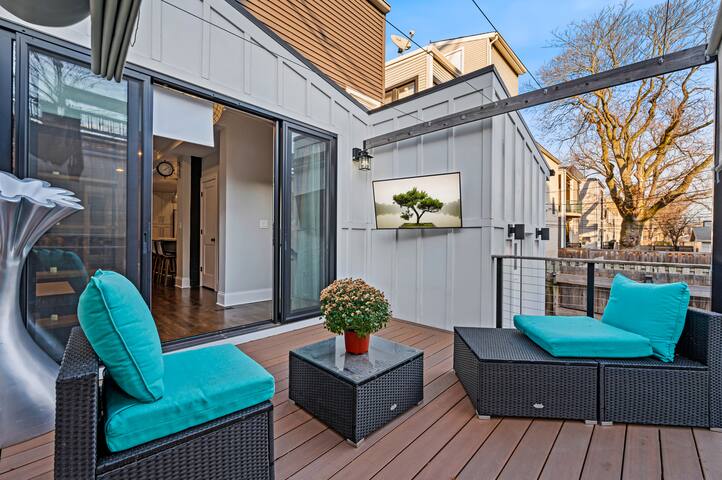 Large LUX 6BD/4BA Home (+garage/patio) gallery image 5