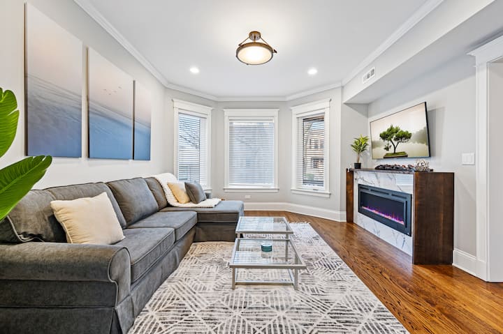 Large Lux 6bd/4ba Home (+Garage/patio) - Chicago