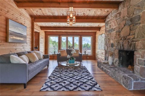 Stunning Farmhouse In Pickering!