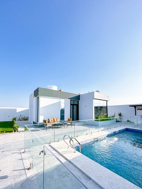 Chalet with Private Pool Near Tourist Attractions