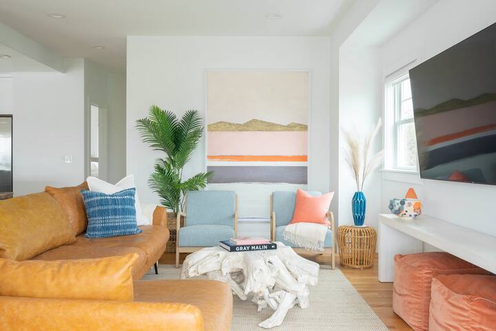 Big + Bright | walk to beach | ocean views gallery image 4