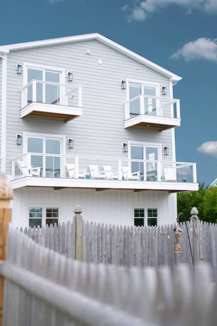 Big + Bright | walk to beach | ocean views
