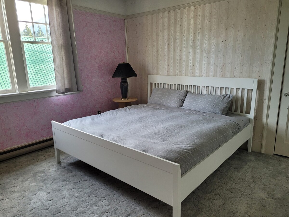 第三间卧室2米宽双人床