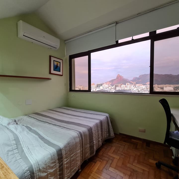 Úžasný výhľad na spálňu a obývaciu izbu