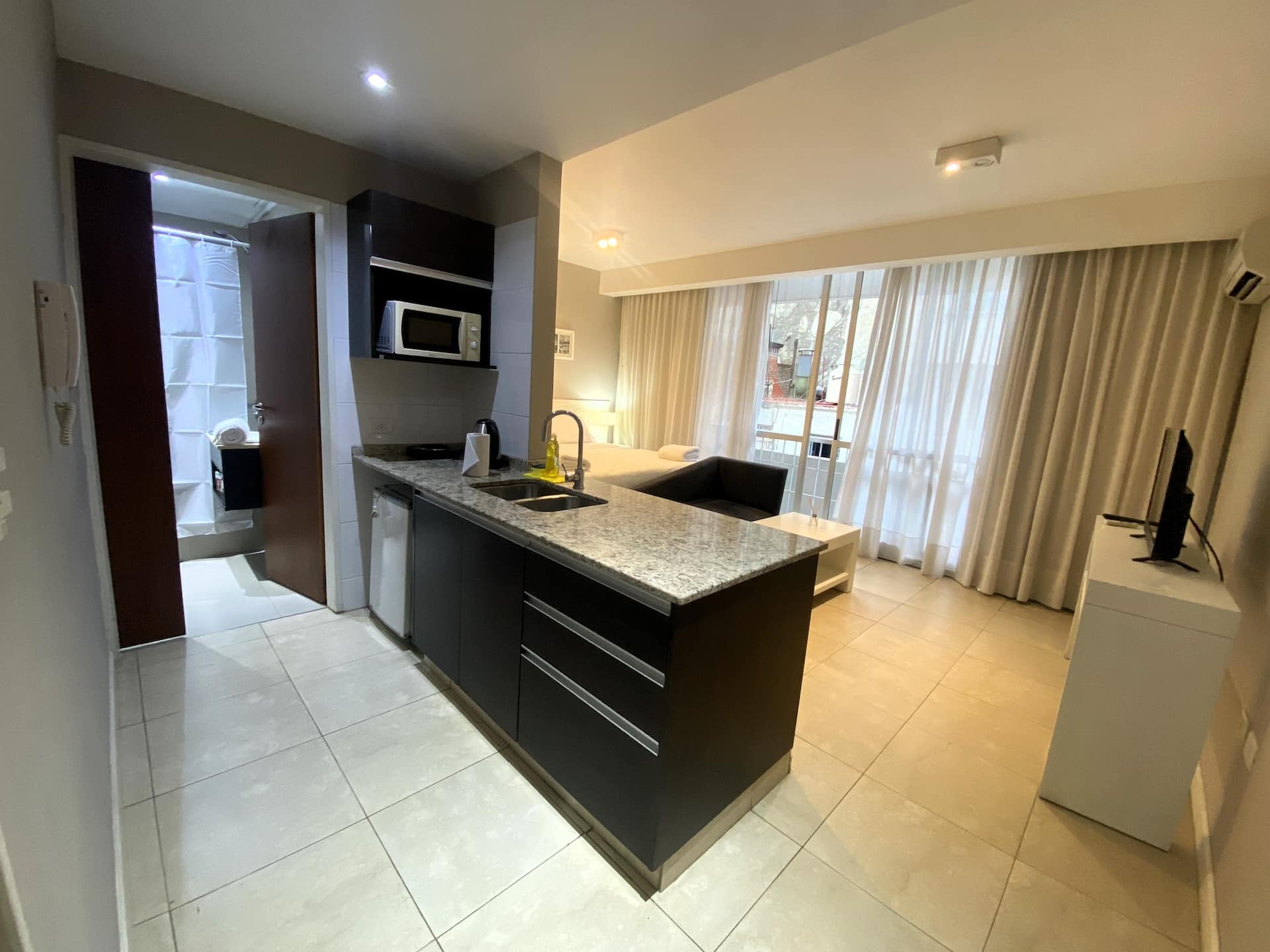 Furnished studio apartment in Monserrat