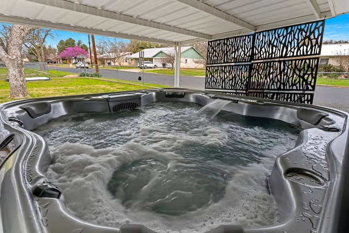 Walk To Mainhot Tubpet Friendlyfire Pitsleeps6 - Fredericksburg, TX