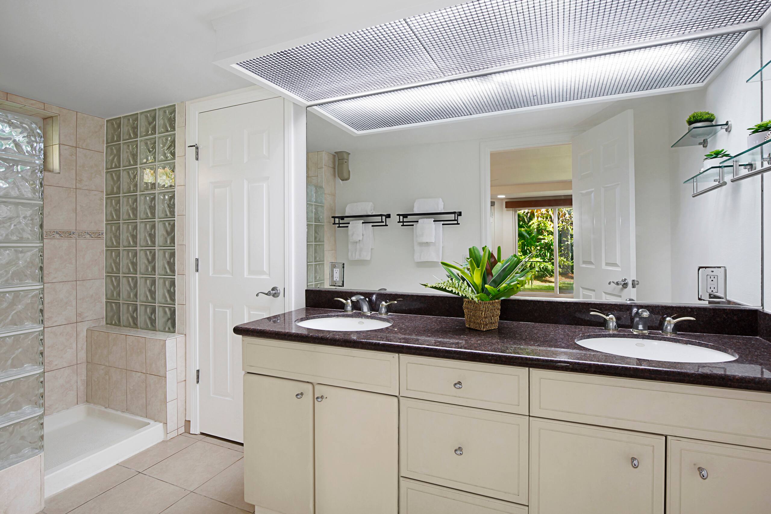 Home in Princeville · ★5.0 · 3 bedrooms · 4 beds · 3 baths - Image 9