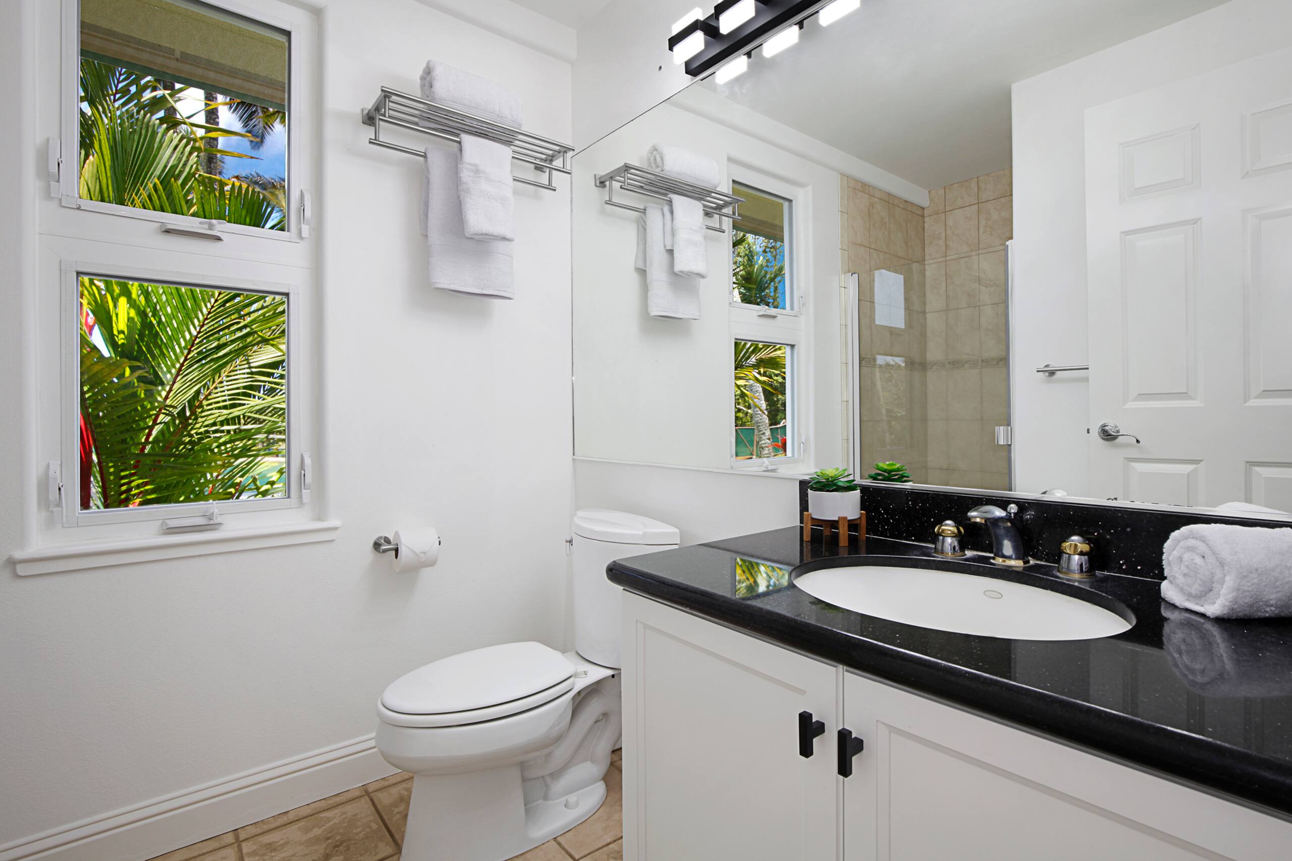 Home in Princeville · ★5.0 · 3 bedrooms · 4 beds · 3 baths - Image 11