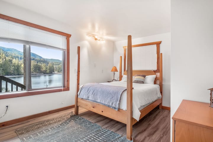 חדר שינה בקומה התחתונה 2 עם נוף יפהפה.