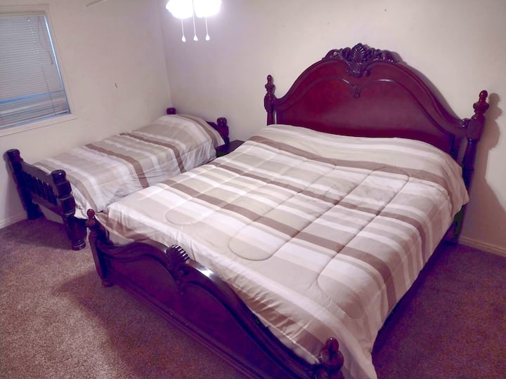 Natural Dark Wood King dhe binjaku shoqërues (me pjesën e sipërme të shkumës së kujtesës).