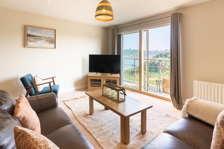 3 Bedroom Sea View Apartment - Scarborough