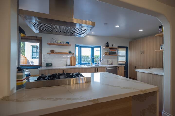 Beverly Grove Spanish 4BR 3BA HM gallery image 5