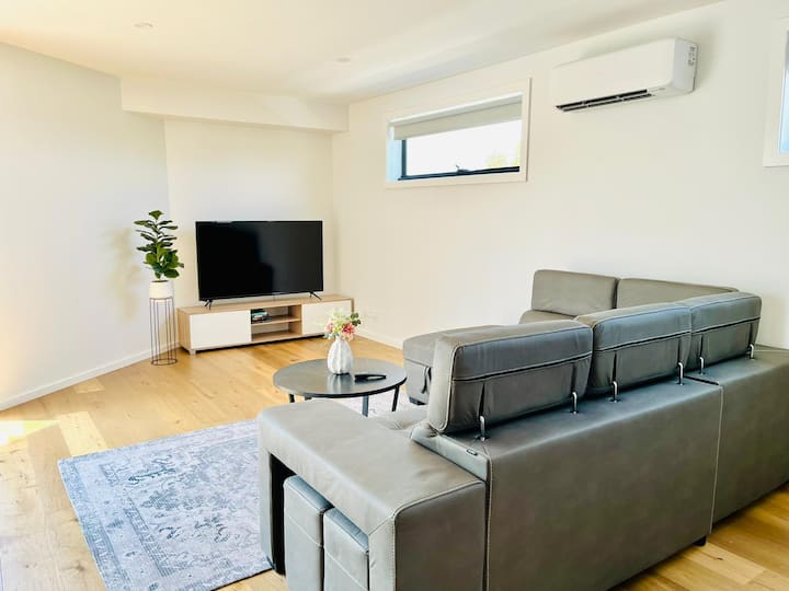 2 Bed Apartment Opposite Chadstone Shopping (U201) - Notting Hill