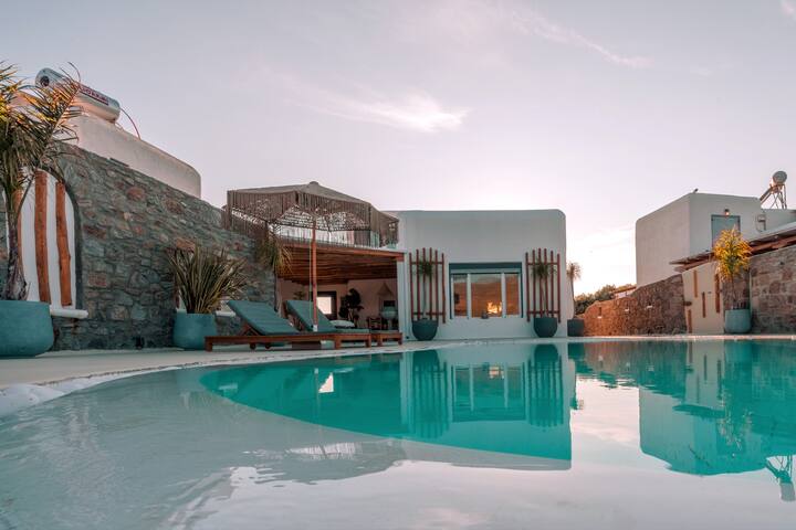 SeaWalk- 6Bed Villa- Pool- 200m to Ftelia beach gallery image 2