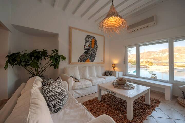 SeaWalk- 6Bed Villa- Pool- 200m to Ftelia beach gallery image 4