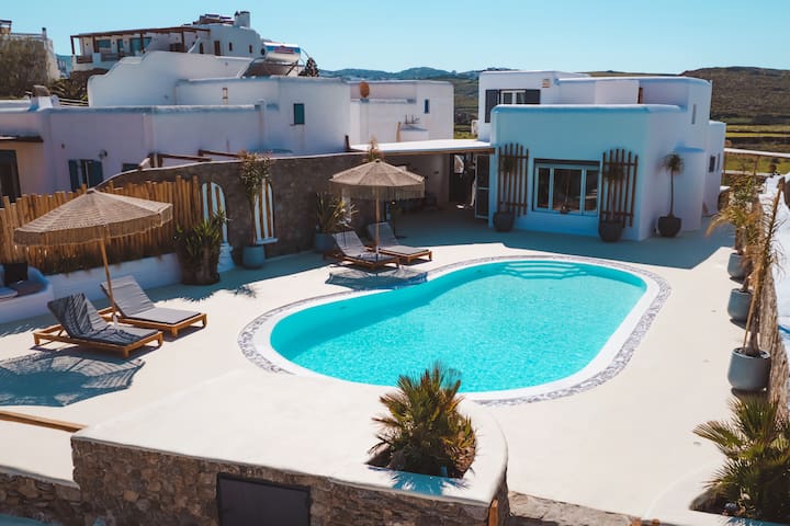 SeaWalk- 6Bed Villa- Pool- 200m to Ftelia beach