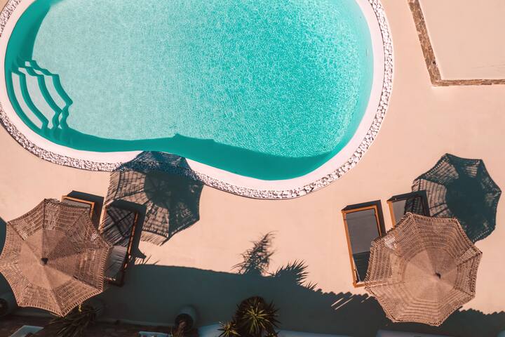 SeaWalk- 6Bed Villa- Pool- 200m to Ftelia beach gallery image 3