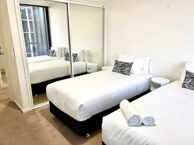 Southbank Sanctuary – 2 Units x 2 Bedrooms gallery image 5