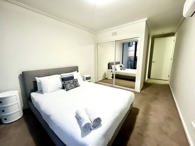 Southbank Sanctuary – 2 Units x 2 Bedrooms gallery image 4