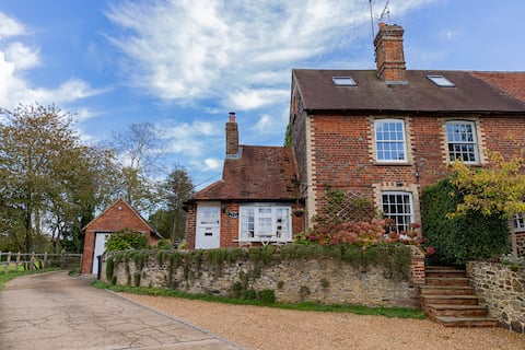 Charming Surrey Hills Cottage
