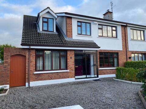 Exclusive 5 Bed House in town