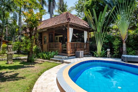 villa pool side