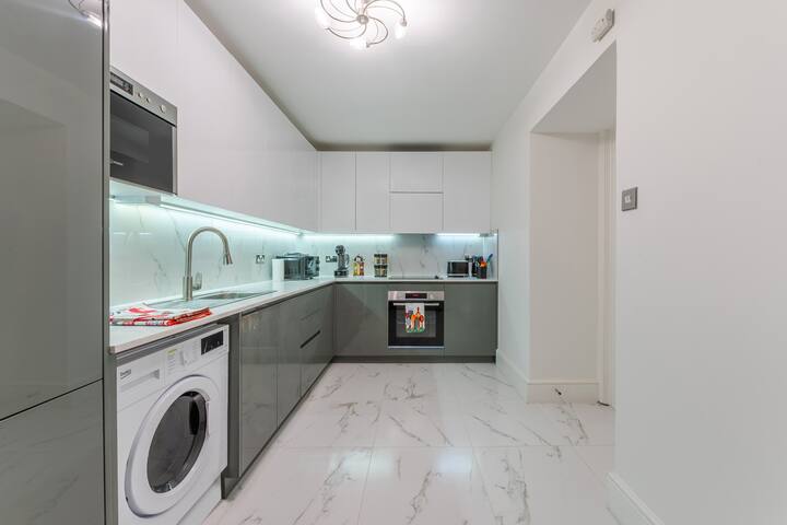 Stylish Spacious Retreat Luxury 2Bedroom Haven 2HS gallery image 4