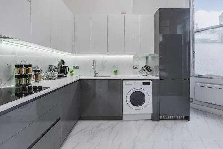 Stylish 3 Bedroom Luxury Apartment in Harley St 3H gallery image 4