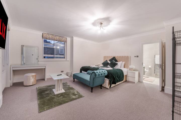 Modern London Luxury 3Bed 3Bath Retreat 6HS gallery image 3