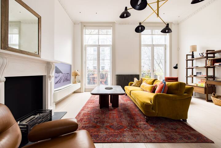 The Tree House 2 bedroom apartment by Hyde Park gallery image 2