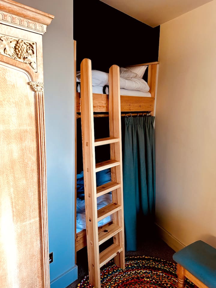 The bunk nook - large enough for adults too. 