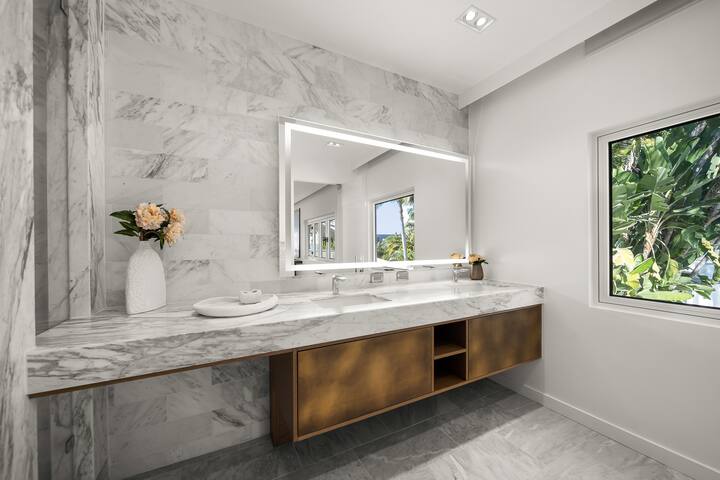 Stylish Retreat Near Iconic Sunset Blvd gallery image 3