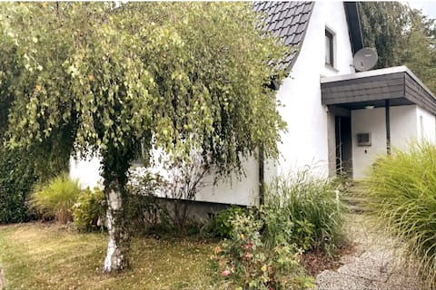 Detached house for the family with large garden