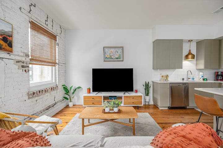 Stream your favorite shows and movies after a along day exploring the historic district.