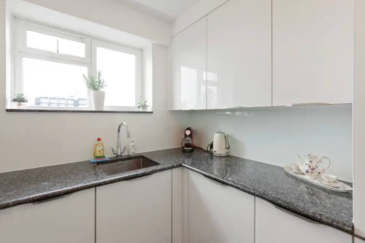 Penthouse Near British Museum gallery image 4