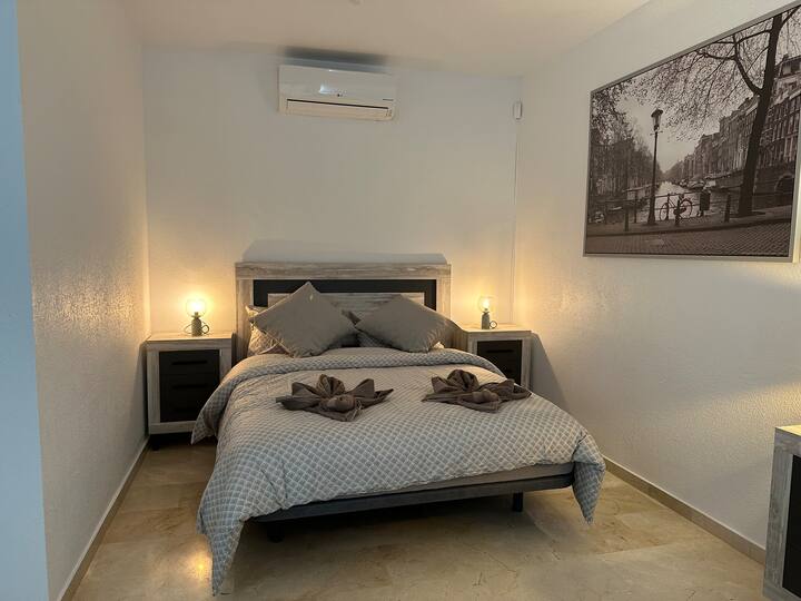 Საძინებელი Nr4
4 ადგილიანი საწოლი დასაძინებლად და ოცნებით

Წვდომა მხოლოდ ერთი ჯავშნიდან 8 სტუმრით 