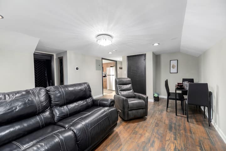 Upper Magnolia: 2br Remodeled Apt - Fully Stocked - 斯泰茨維爾