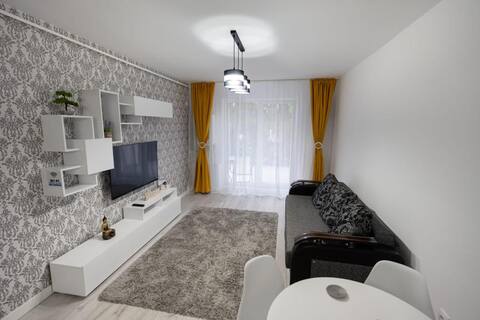 White DeLuxe Apartment