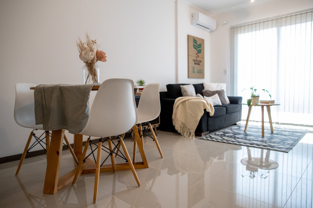 Popular Airbnb listing: Resting Centro Apartment in Villa Giardino