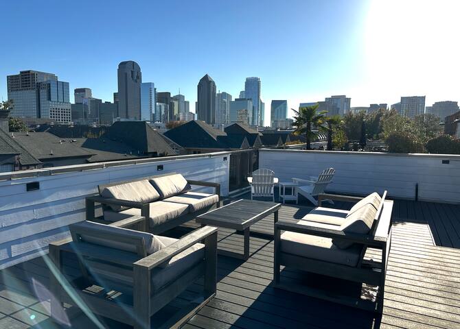 Dallas Townhouse with rooftop gallery image 2