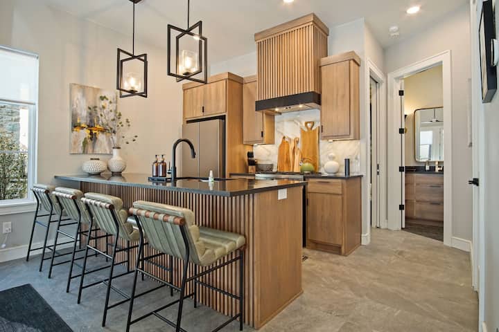 ONYX @ The Lark | Stylish Edmond Oasis