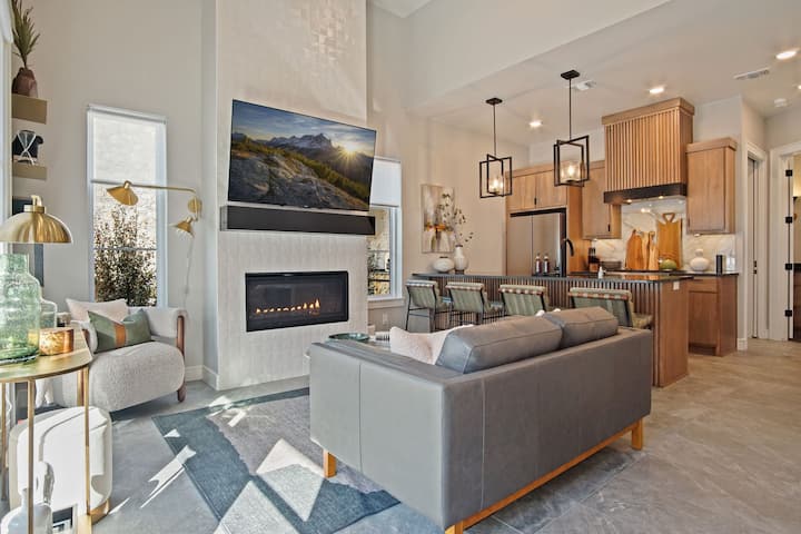 Onyx @ The Lark | Stylish & Serene Edmond Oasis - Edmond, OK