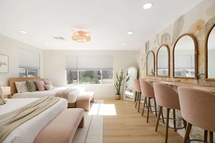 There is no shortage of spots to get ready at Holly House!