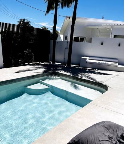 Peaceful Paradise Maroochydore ~ close to beach.