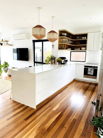 Peaceful Paradise Maroochydore ~ close to beach. gallery image 5