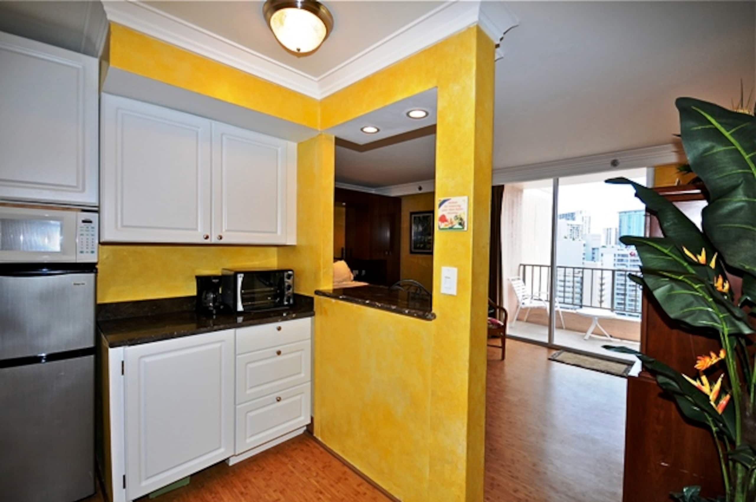 June ONLY $135/night -Premium Waikiki Studio Condo - Image 2