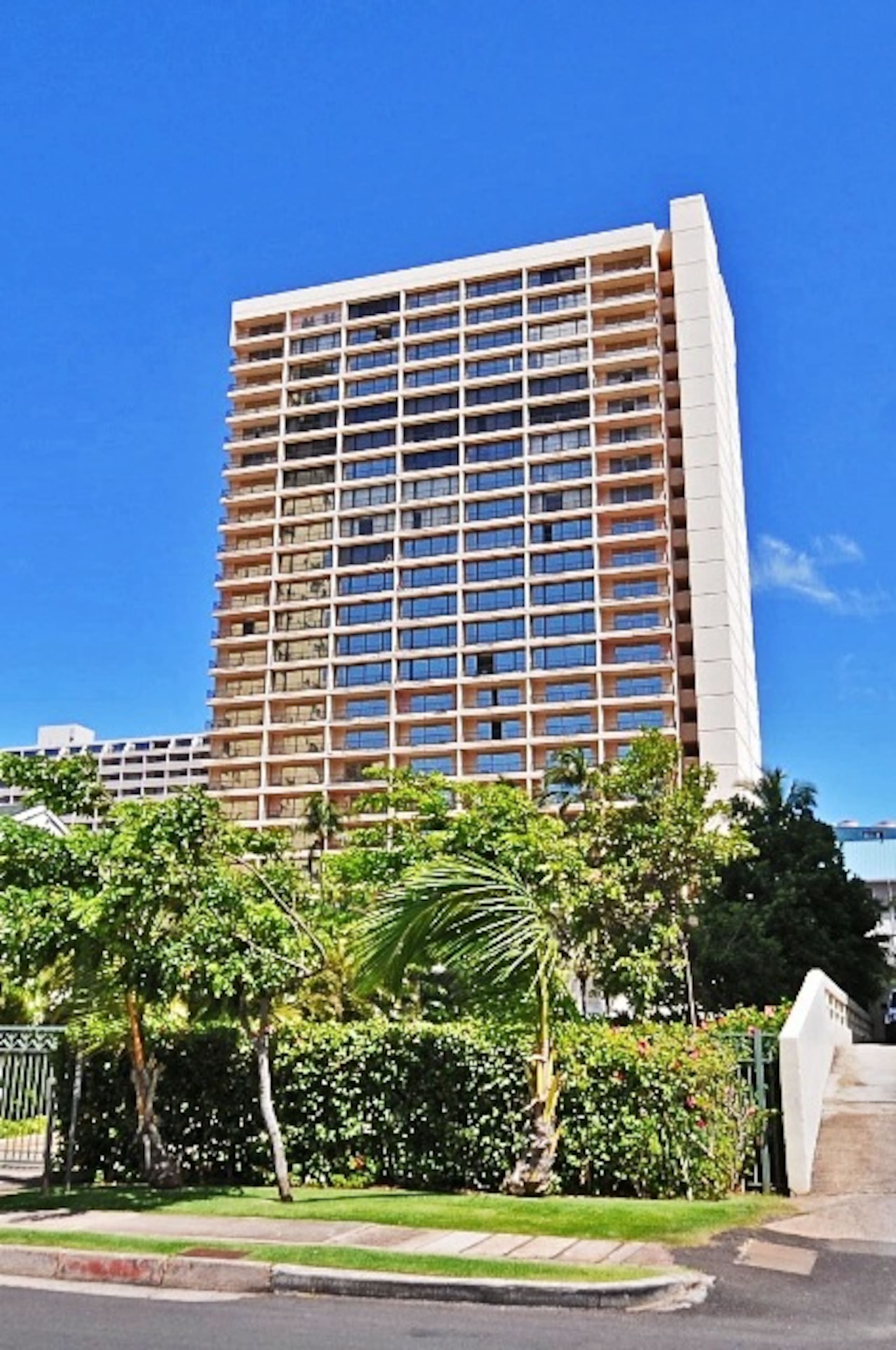 June ONLY $135/night -Premium Waikiki Studio Condo - Image 10