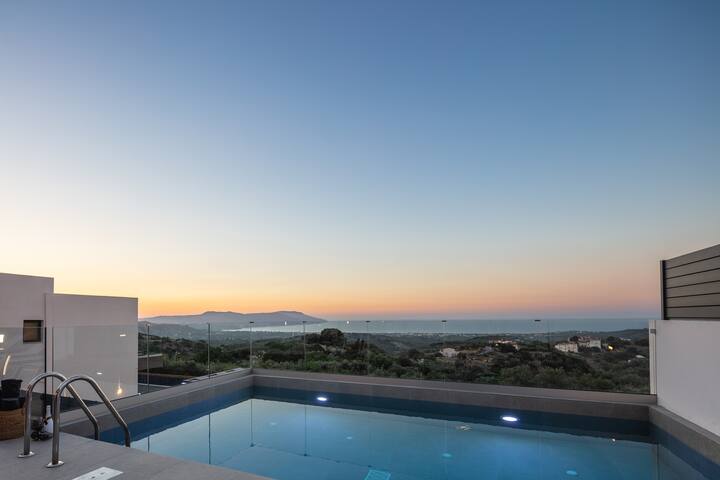 Chic 3BR Villa with Gorgeous Seaviews in Kournas gallery image 5