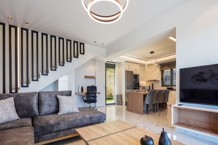 Chic 3BR Villa with Gorgeous Seaviews in Kournas